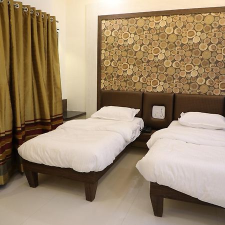 Hotel Pushpak Park Osmanabad Kültér fotó