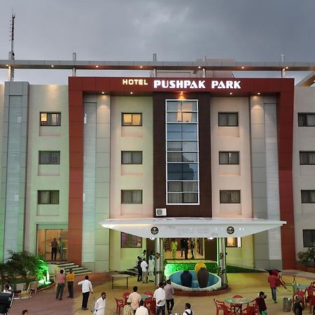 Hotel Pushpak Park Osmanabad Kültér fotó