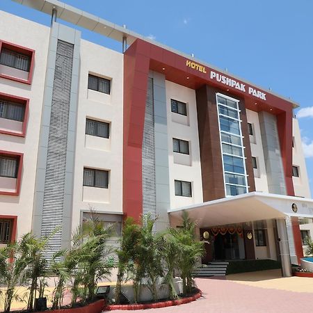 Hotel Pushpak Park Osmanabad Kültér fotó