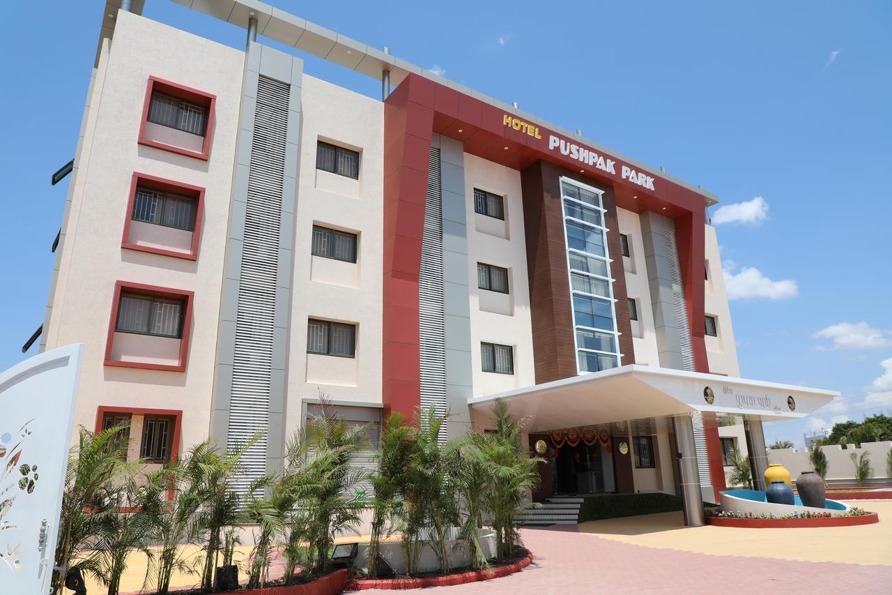 Hotel Pushpak Park Osmanabad Kültér fotó