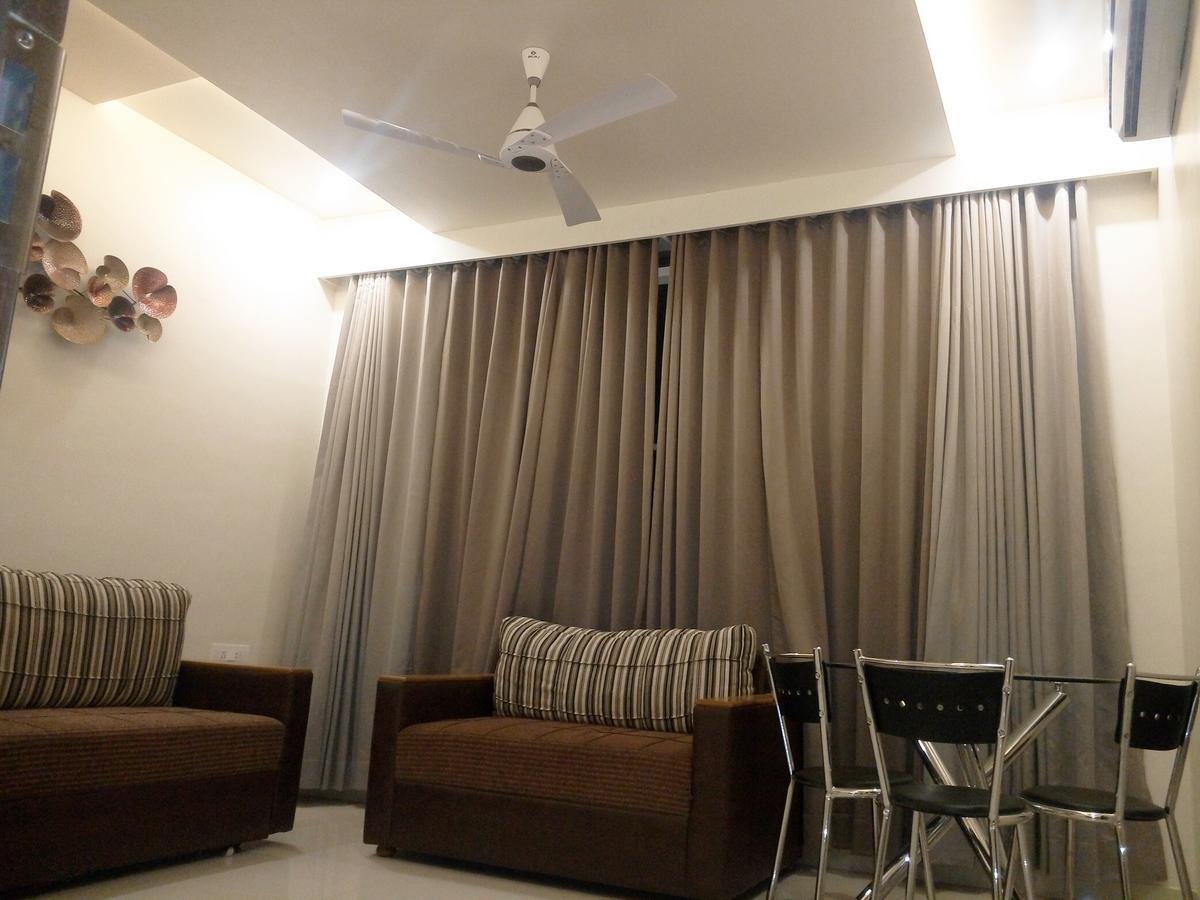 Hotel Pushpak Park Osmanabad Kültér fotó