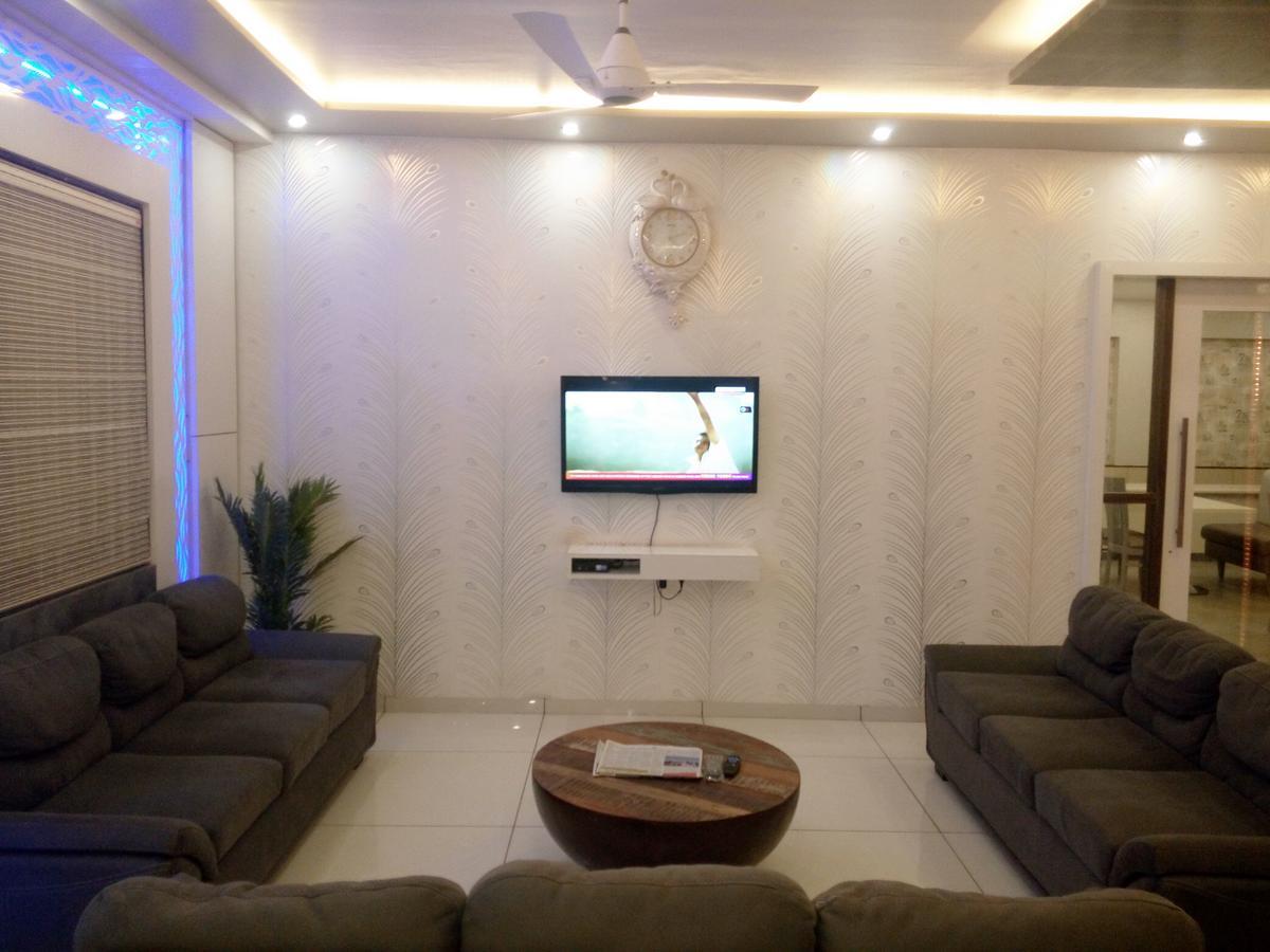 Hotel Pushpak Park Osmanabad Kültér fotó