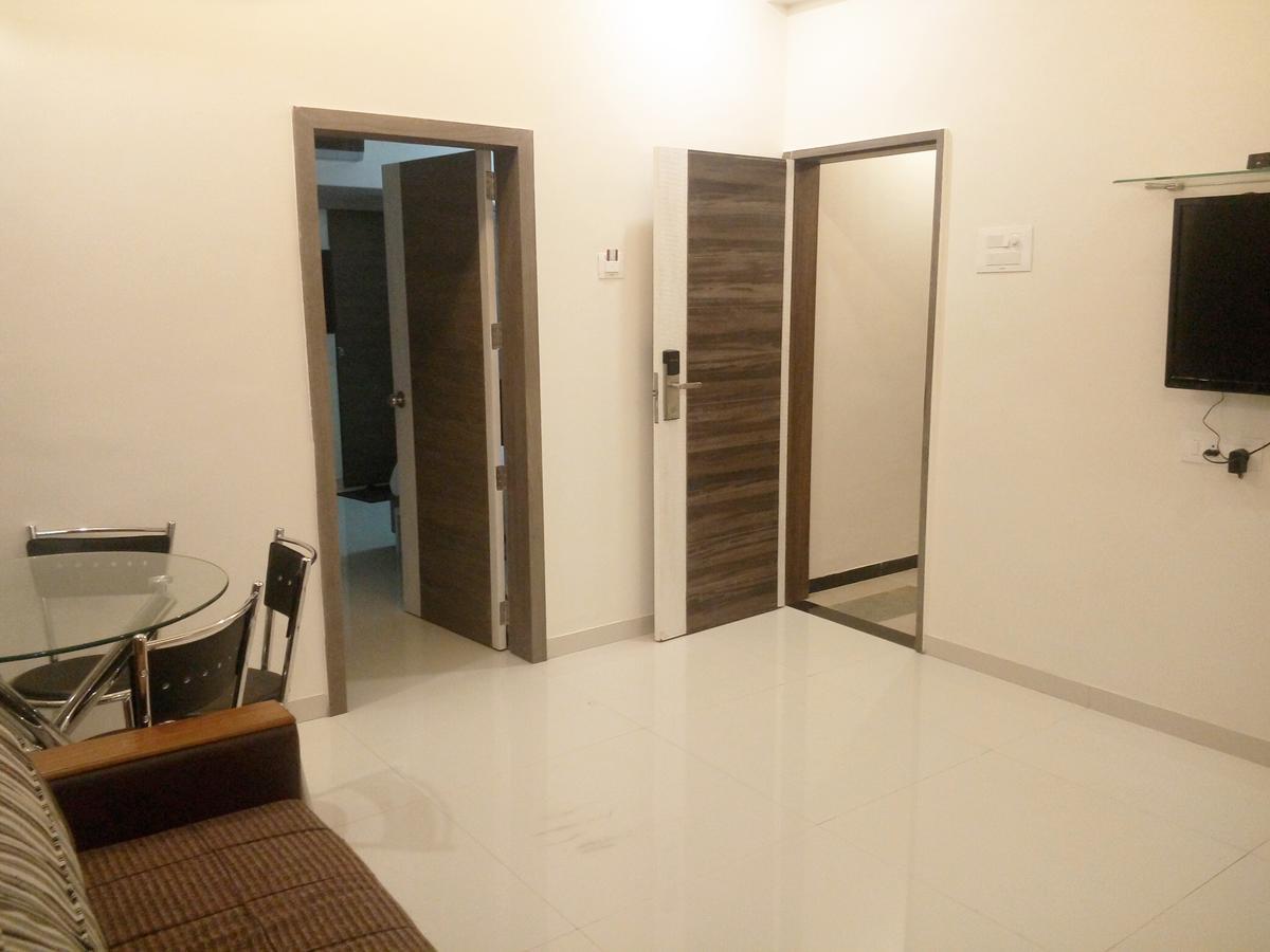Hotel Pushpak Park Osmanabad Kültér fotó